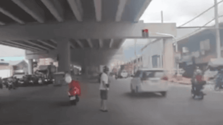 LTO binawi ang lisensya ng rider na humarang sa intersection