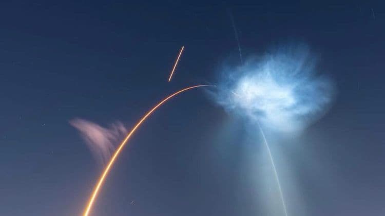 Higanteng jellyfish-like formation, namataan sa kalangitan matapos ang SpaceX rocket launch