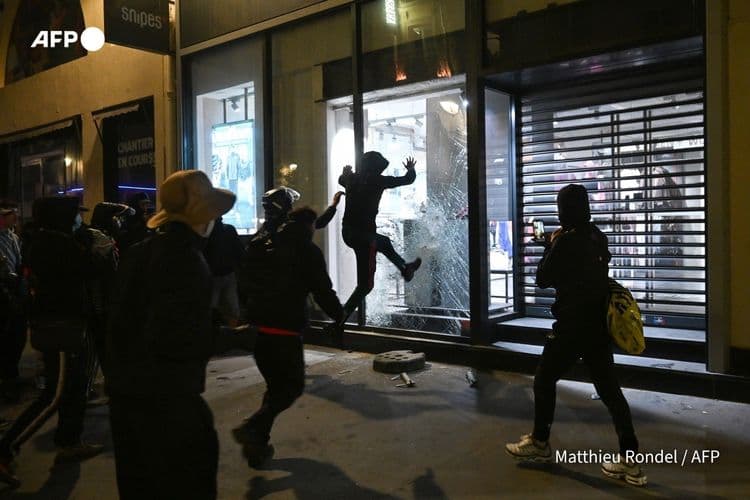 Riot, arson at looting: Ang pagsiklab ng mga protesta sa Europe
