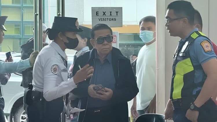 Chavit Singson Dumating sa Quezon City RTC