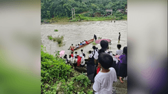Mga guro at mag-aaral, isinakay sa bangka matapos ang pagbaha sa Catanduanes