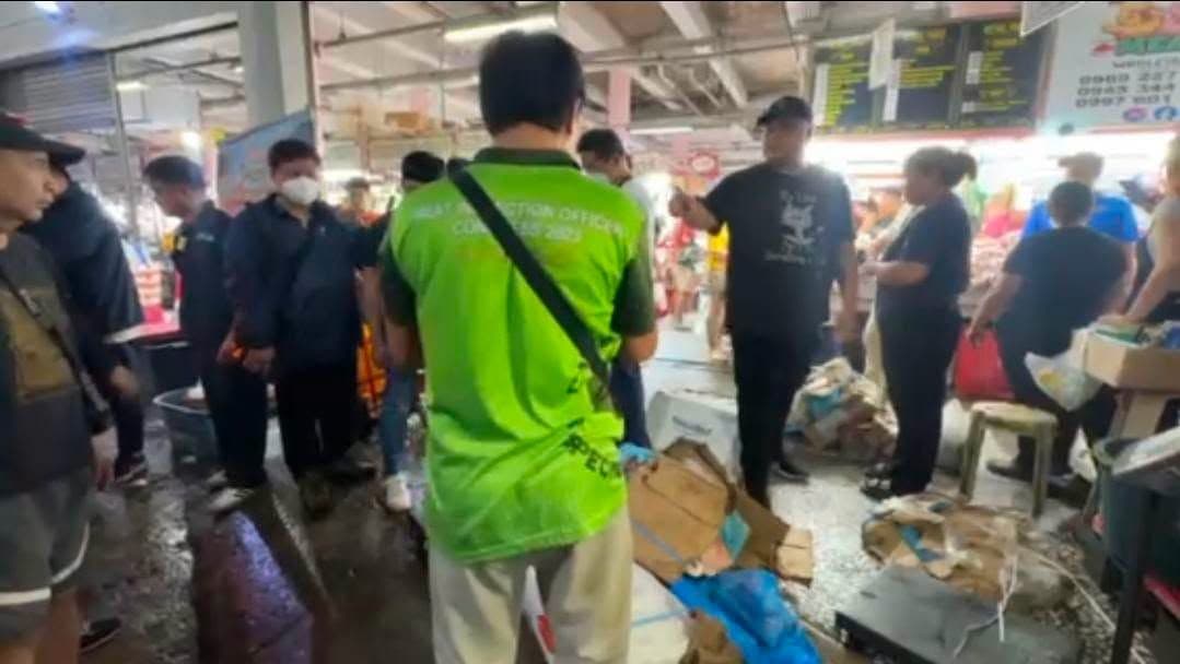 247 kilo ng mishandled meat, nasabat sa Pasay City Public Market..jpg