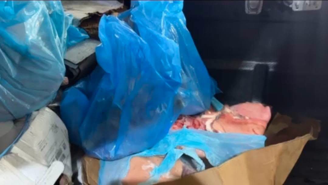 247 kilo ng mishandled meat, nasabat sa Pasay City Public Market,.jpg