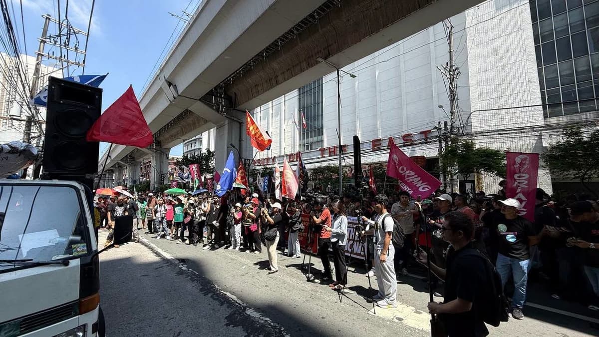barikada-pulis-kilos-protesta-maynila-setyembre-21!.jpg