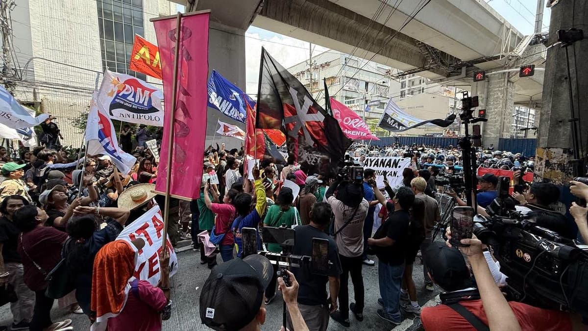 barikada-pulis-kilos-protesta-maynila-setyembre-21,.jpg