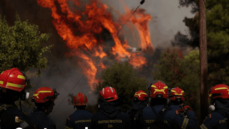 2 patay nang magbanggaan ang dalawang helikopter na tumutulong sa pag-apula ng wildfire sa Greece