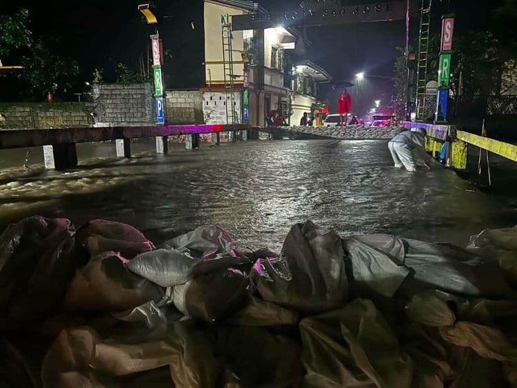 Ilog sa Sta. Rita, Pampanga, umabot sa halos 8ft