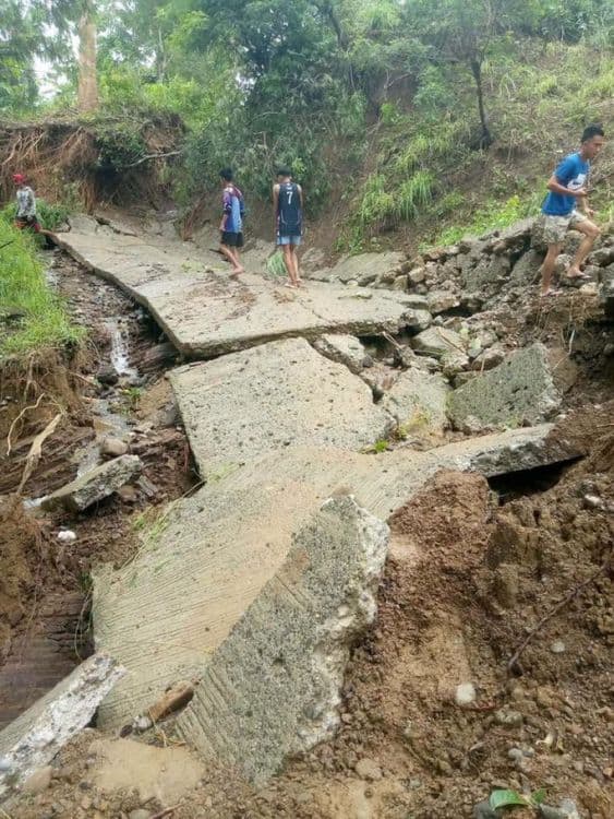 80-metrong kalsada sa Tubungan, Iloilo, hindi na madaanan dulot ng pag-ulan mula sa habagat at Bagyong Inday