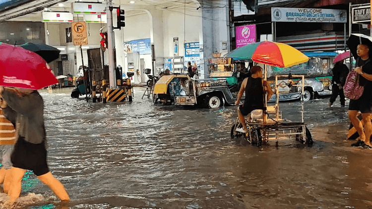 Gutter-deep na baha sa Taft Avenue sa Maynila