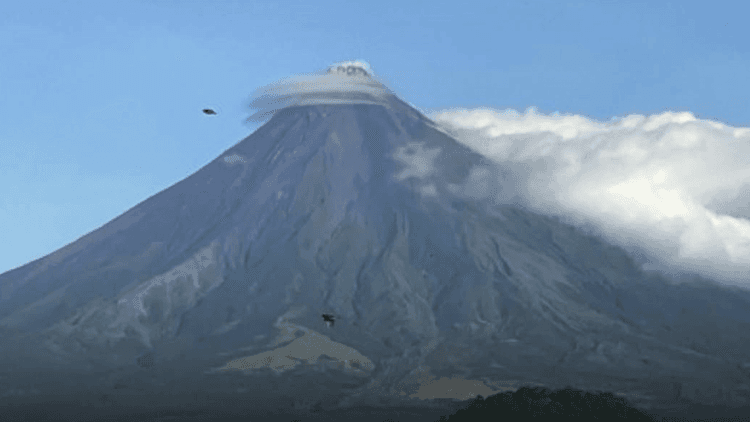 Bulkang Mayon, ibinaba sa Alert Level 2 matapos humina ang aktibidad