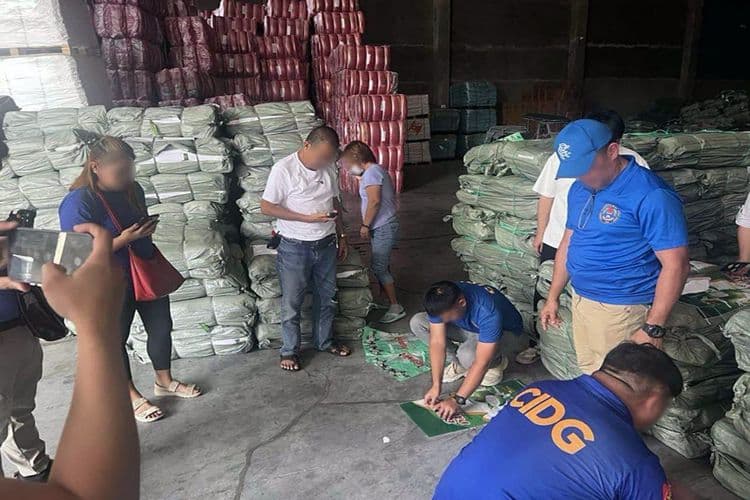 Chinese national at secretary, timbog sa Bulacan dahil sa pamemeke ng sako ng premium rice