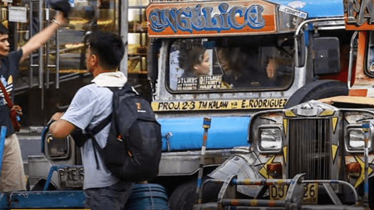 DOTr, iginiit na mananatiling suspendido ang petisyon para sa dagdag-pasahe sa publiko