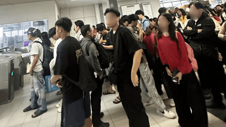 Dagsa ng commuters, sumalubong sa LRT-2 Antipolo Station matapos ang long weekend