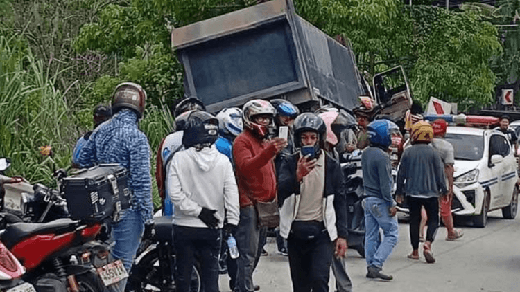 Dalawang motorista, sugatan matapos masagasaan ng dump truck sa Rodriguez, Rizal