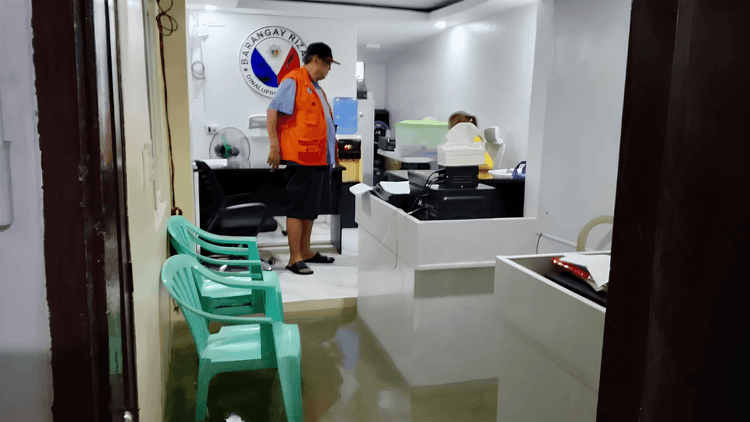 Baha, pumasok sa ilang government office sa Dinalupihan, Bataan