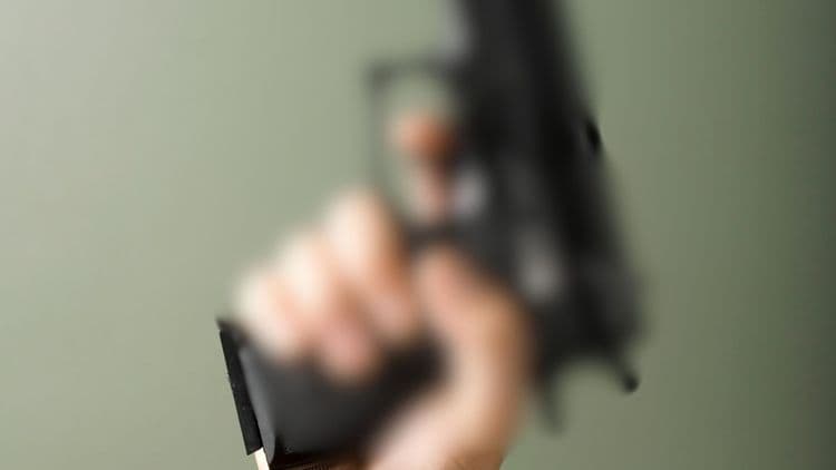 Gwardya, nang-holdap gamit ang toy gun