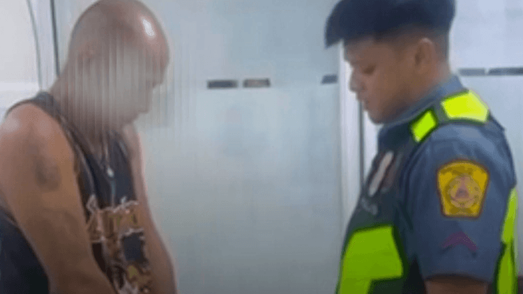 Holdaper ng gintong kwintas sa EDSA, Quezon City, arestado; kasabwat, tinutugis