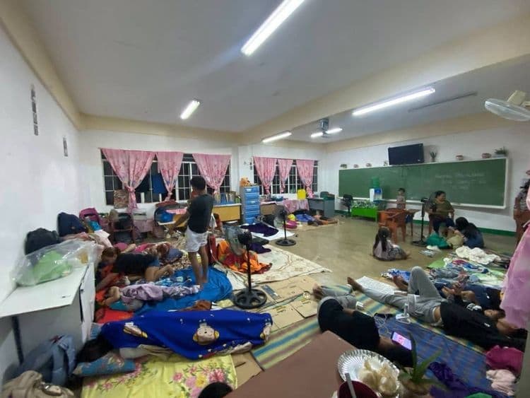 Inilikas na mga residente malapit sa ilog ng San Guillermo sa Morong, Rizal, nananatili sa evacuation centers