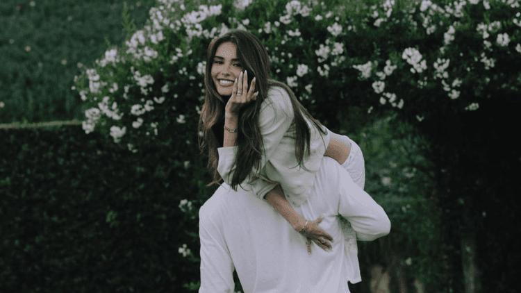 Madison Beer, engaged na sa LA Chargers quarterback na si Justin Herbert