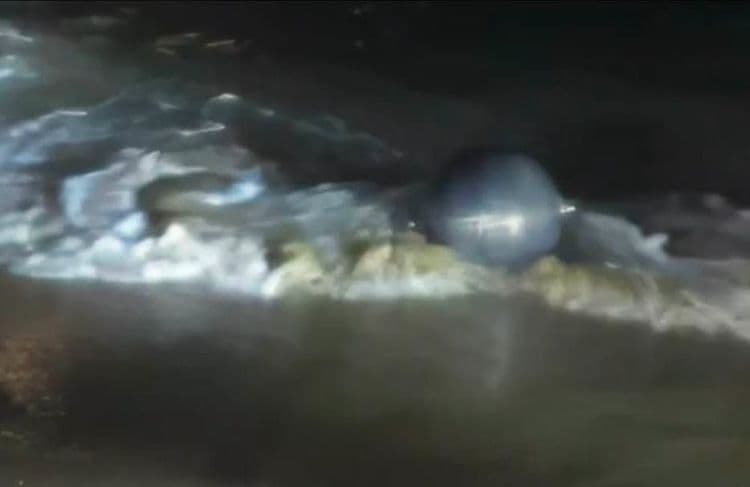 Misteryosong metal na bola sa Australia, galing sa space rocket