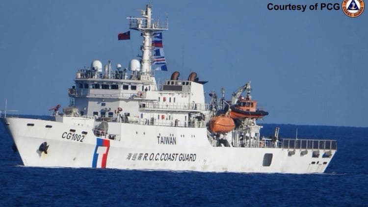 Tatlong barkong Tsino, patuloy na binabantayan ng PCG sa Luzon Strait