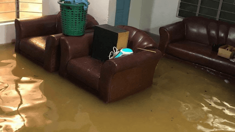 Parusa sa isang residente sa Iloilo City dahil sa pagbaha sa loob ng kanilang bahay
