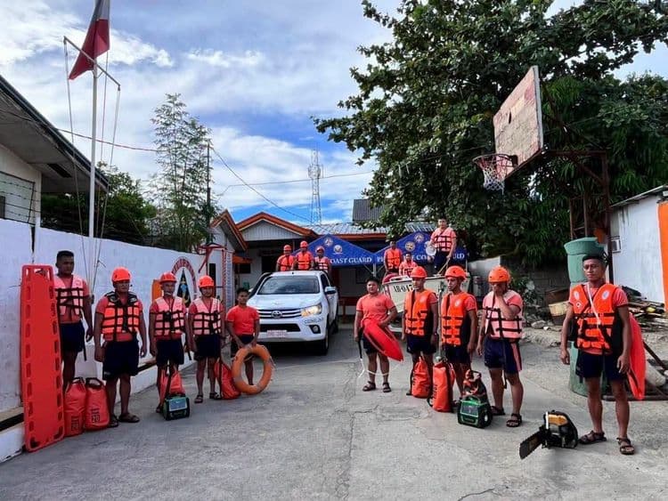 Philippine Coast Guard, nakataas ang heightened alert dahil sa pagbabya ng Tropical Depression Kiyapo