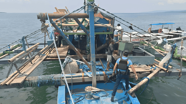16 na mangingisda, timbog sa operasyon sa Quezon