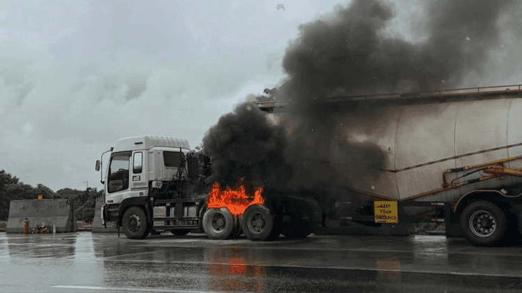 Truck nasunog sa northbound lane ng SLEX