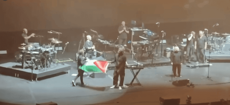 Massive Attack banned from Singapore after Palestinian flag at concert