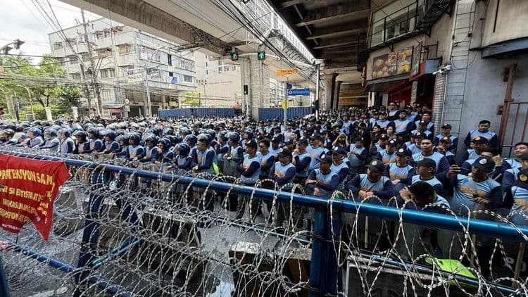 Barikada at mga pulis, nakapuwesto sa mga kilos-protesta sa Maynila ngayong Setyembre 21