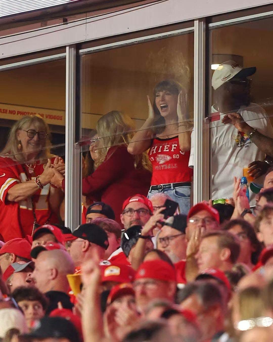 taylor-swift-todo-suporta-travis-kelce-kansas-city-chiefs!.jpg