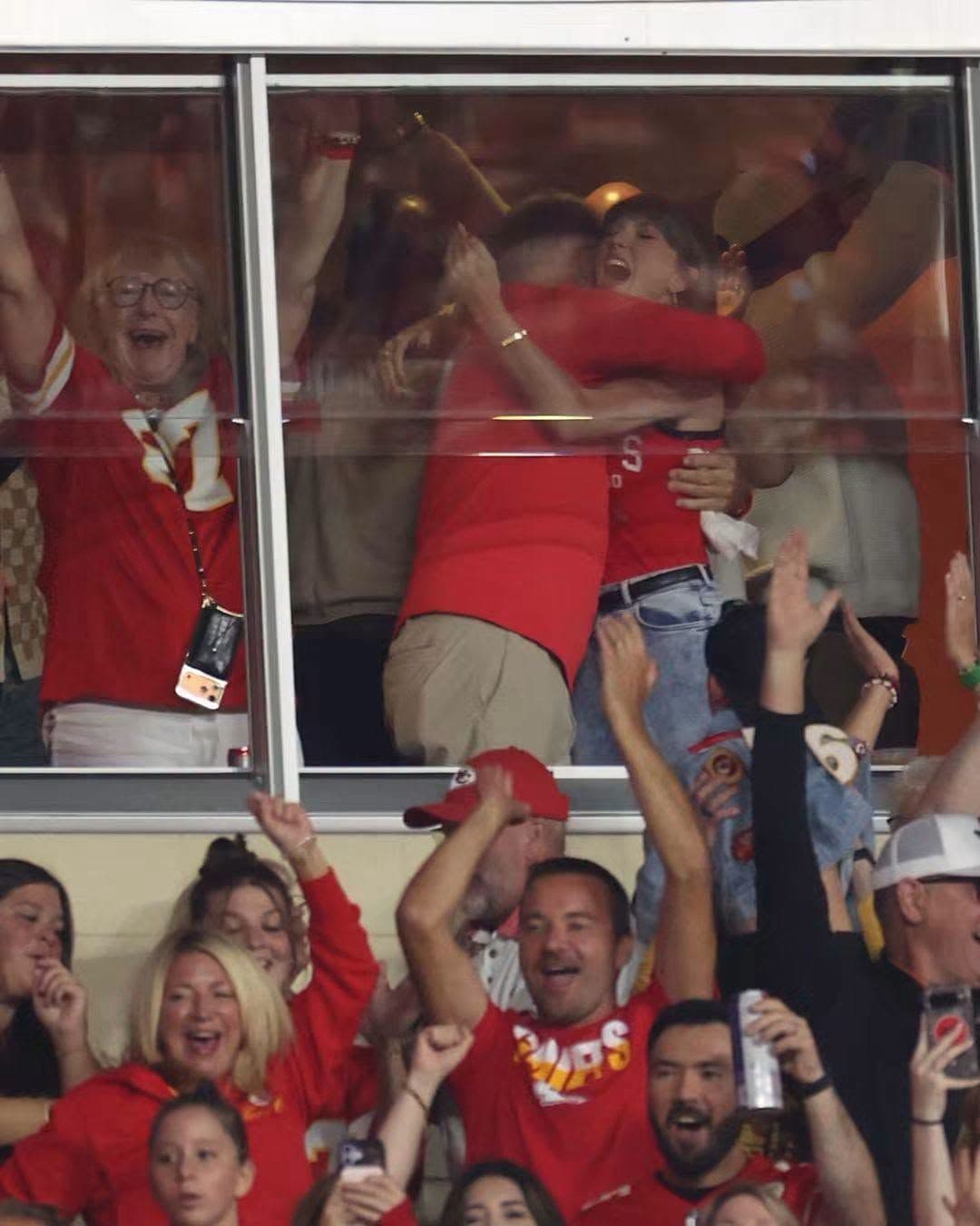 taylor-swift-todo-suporta-travis-kelce-kansas-city-chiefs....jpg